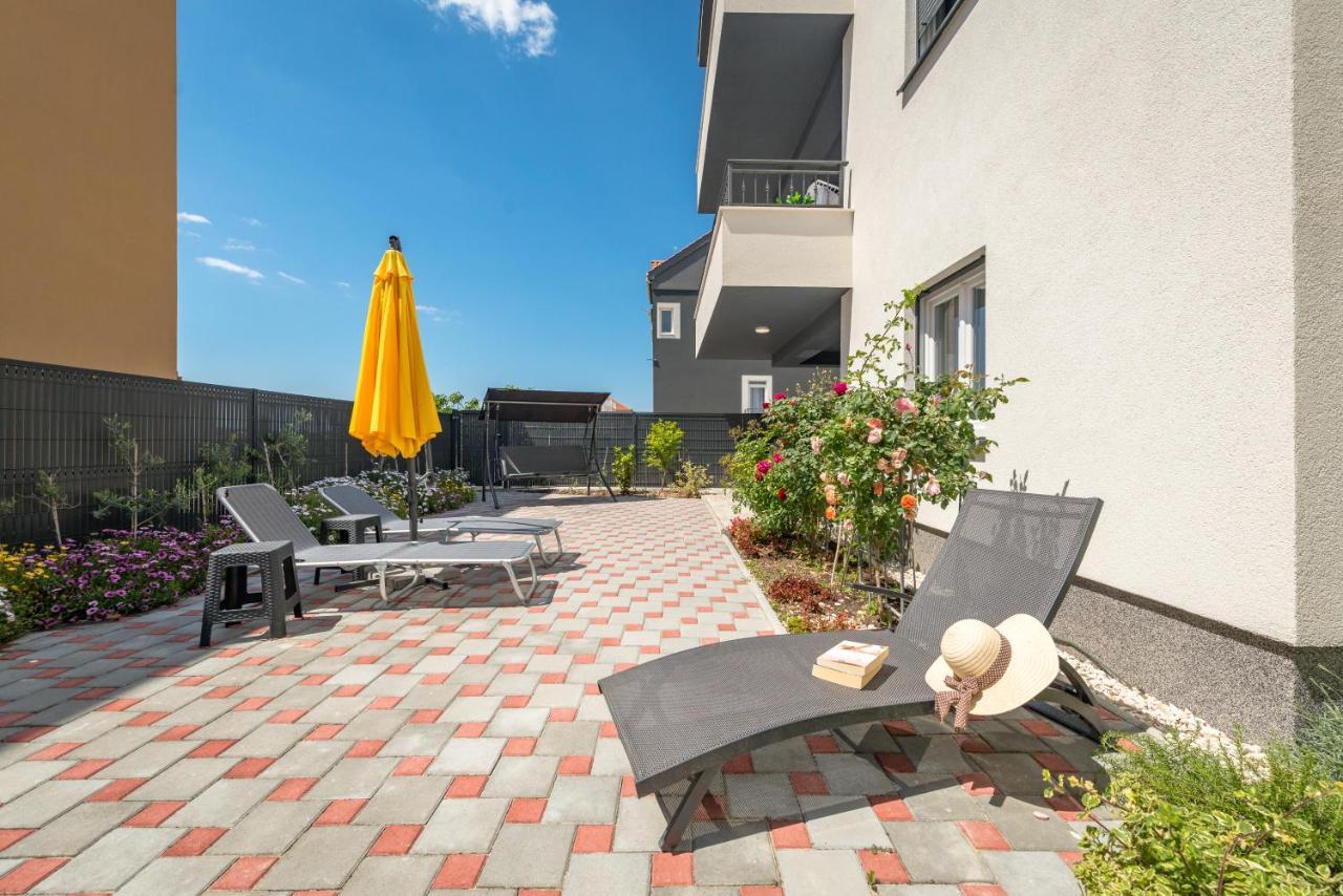 Sunny 4**** Luxury Apart With Garden In Center Apartamento Trogir Exterior foto